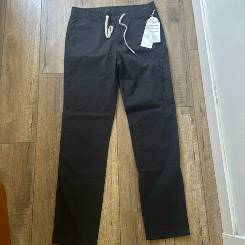 Vuori women’s ripstop pant-size small Long-charcoal color. NWT!